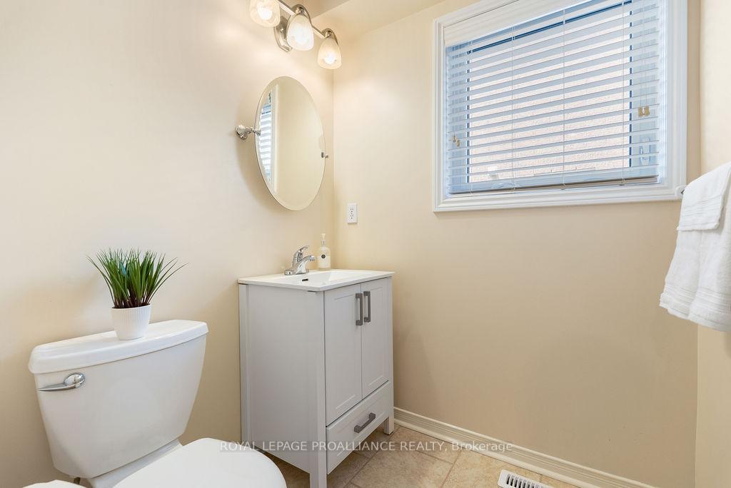 Photo 14 of 933 Ridge Valley Drive, Oshawa, Pinecrest — HOMEH