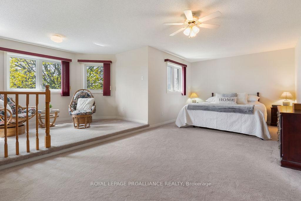 Photo 17 of 933 Ridge Valley Drive, Oshawa, Pinecrest — HOMEH