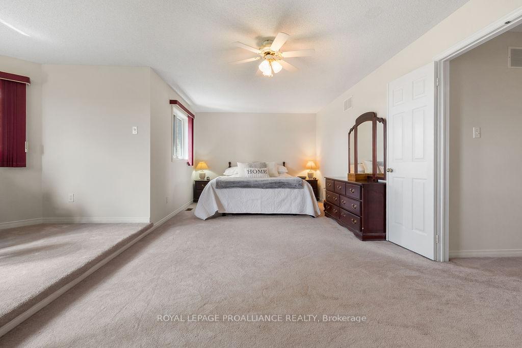Photo 15 of 933 Ridge Valley Drive, Oshawa, Pinecrest — HOMEH