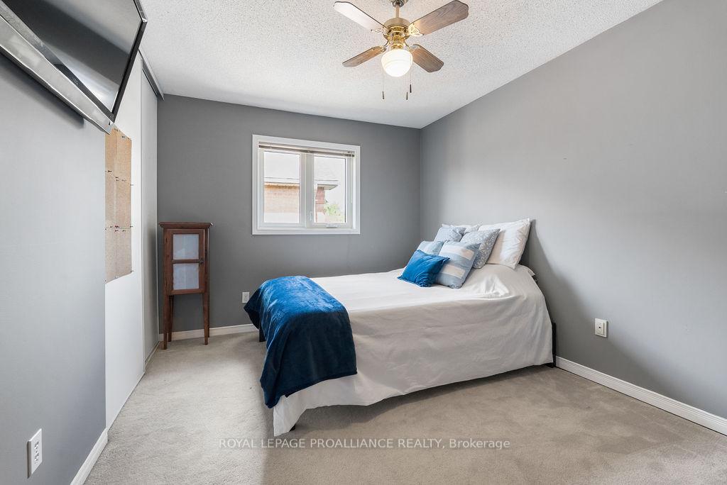 Photo 20 of 933 Ridge Valley Drive, Oshawa, Pinecrest — HOMEH