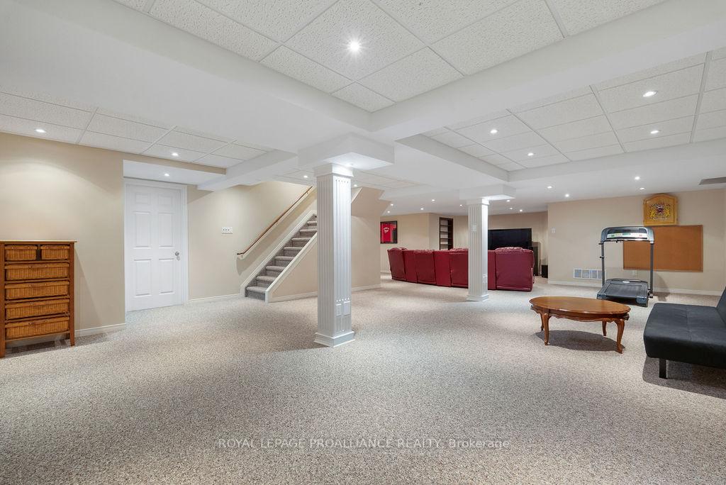Photo 25 of 933 Ridge Valley Drive, Oshawa, Pinecrest — HOMEH