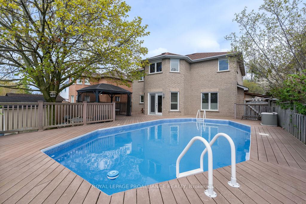 Photo 31 of 933 Ridge Valley Drive, Oshawa, Pinecrest — HOMEH