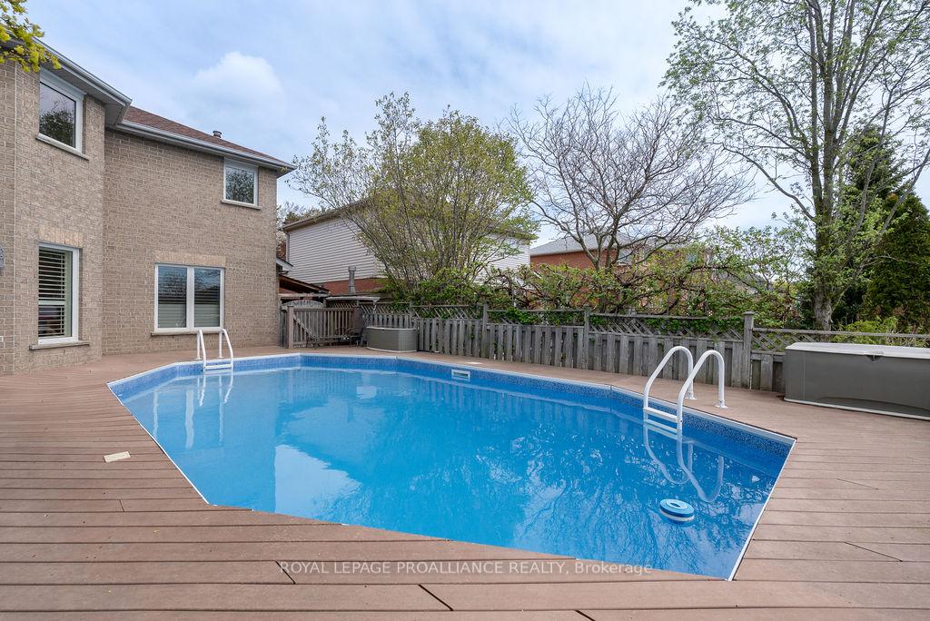 Photo 39 of 933 Ridge Valley Drive, Oshawa, Pinecrest — HOMEH