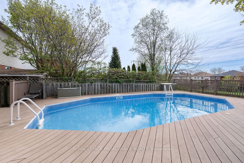 Photo 41 of 933 Ridge Valley Drive, Oshawa, Pinecrest — HOMEH