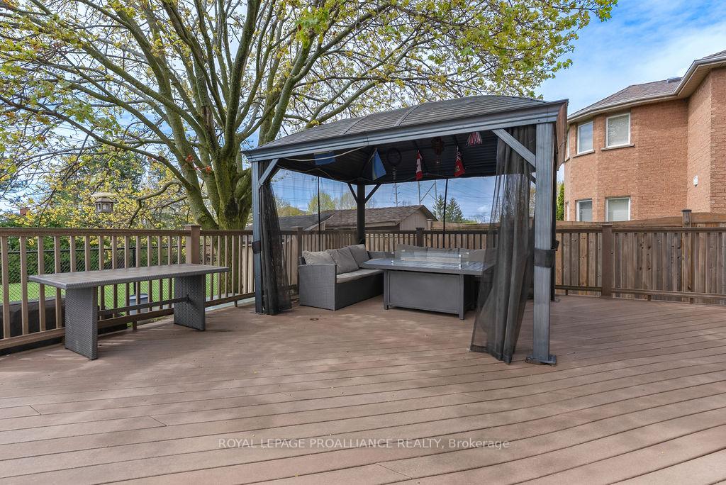 Photo 32 of 933 Ridge Valley Drive, Oshawa, Pinecrest — HOMEH