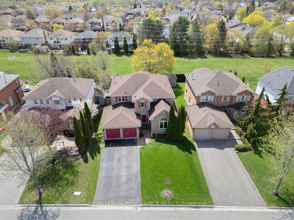 Photo 34 of 933 Ridge Valley Drive, Oshawa, Pinecrest — HOMEH