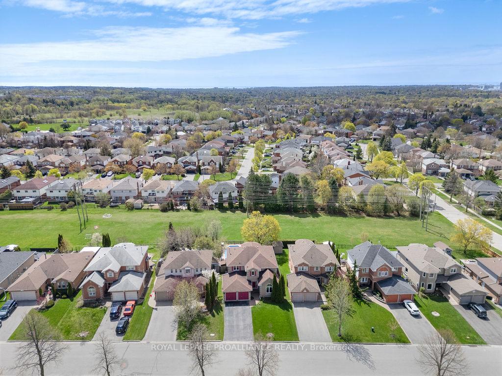Photo 36 of 933 Ridge Valley Drive, Oshawa, Pinecrest — HOMEH