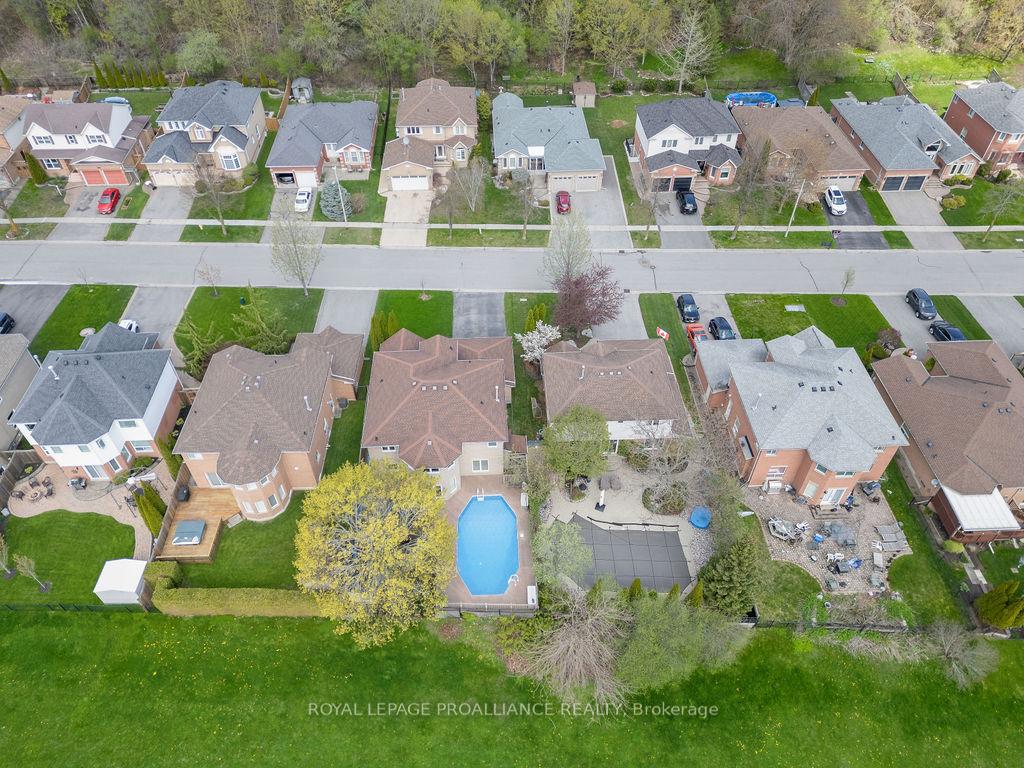 Photo 33 of 933 Ridge Valley Drive, Oshawa, Pinecrest — HOMEH