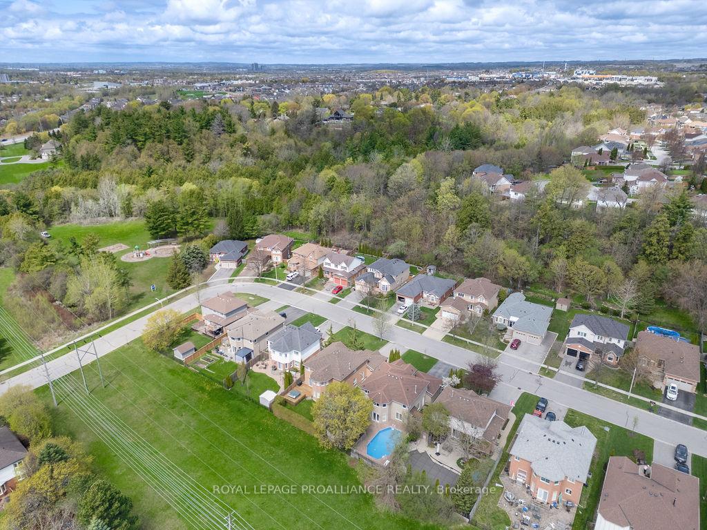 Photo 40 of 933 Ridge Valley Drive, Oshawa, Pinecrest — HOMEH