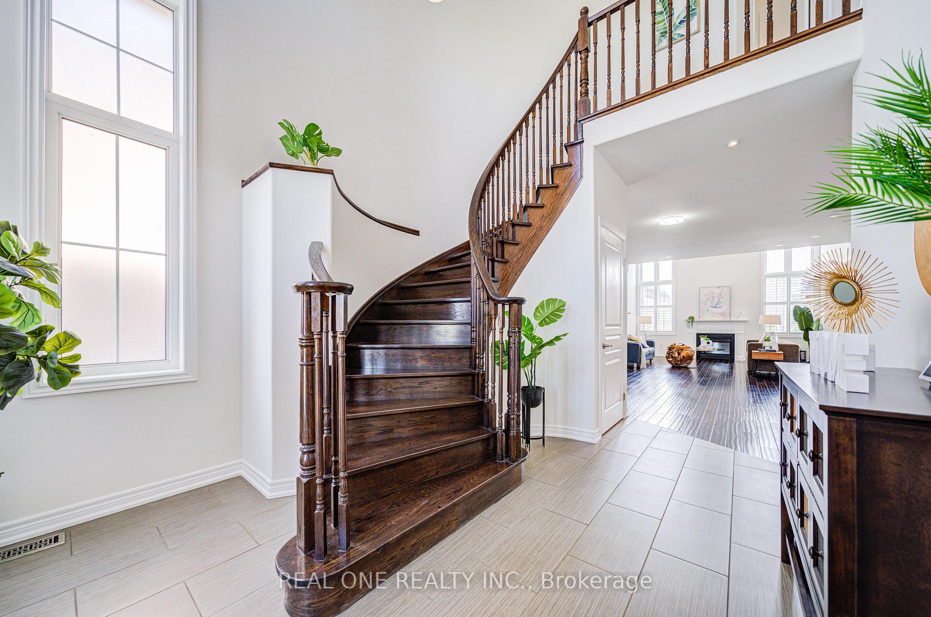 Photo 2 of 248 Raymond Road, Hamilton, Meadowlands — HOMEH