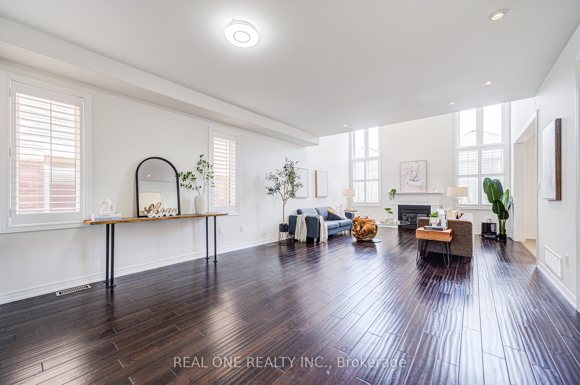 Photo 8 of 248 Raymond Road, Hamilton, Meadowlands — HOMEH