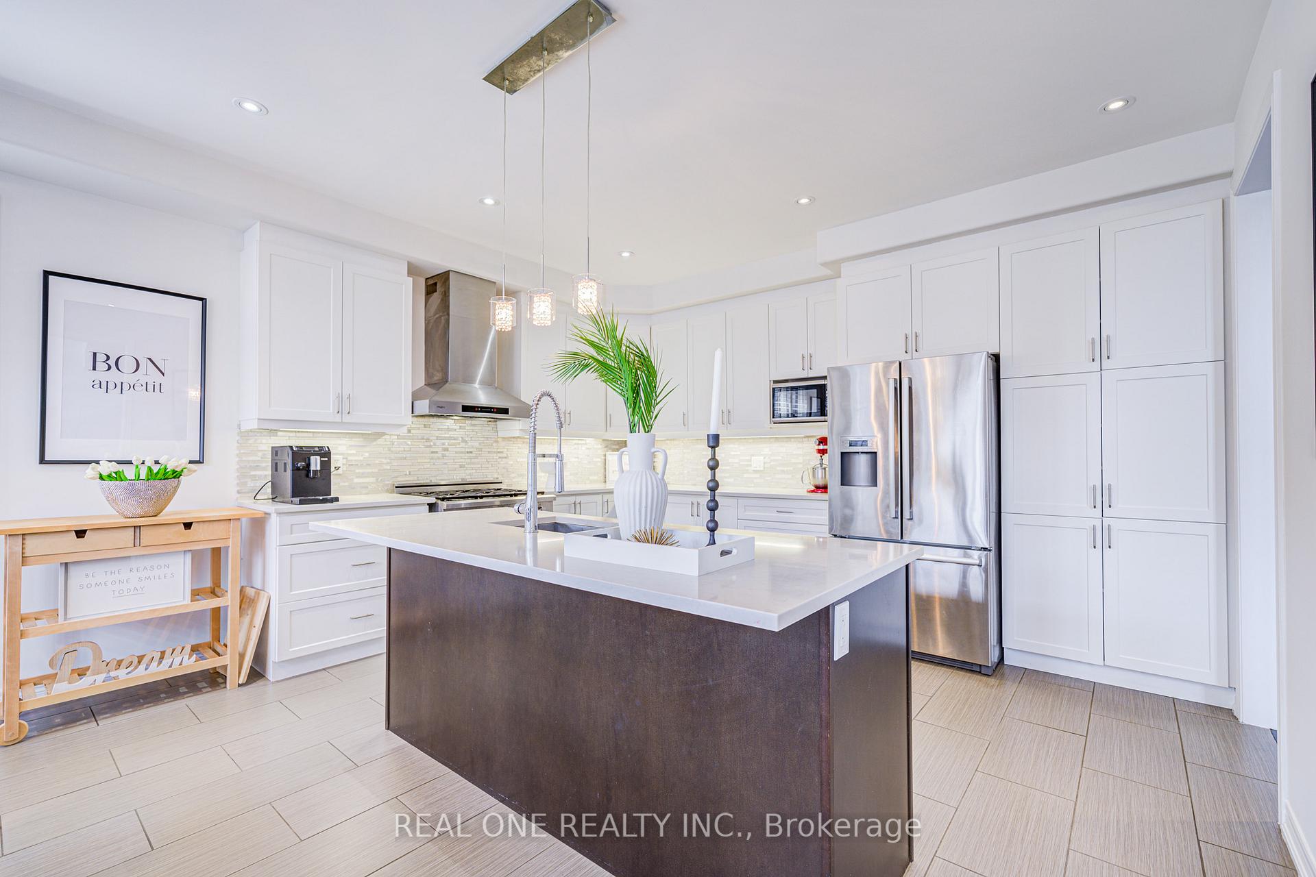 Photo 9 of 248 Raymond Road, Hamilton, Meadowlands — HOMEH