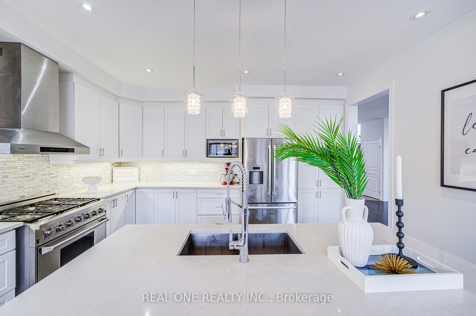 Photo 6 of 248 Raymond Road, Hamilton, Meadowlands — HOMEH