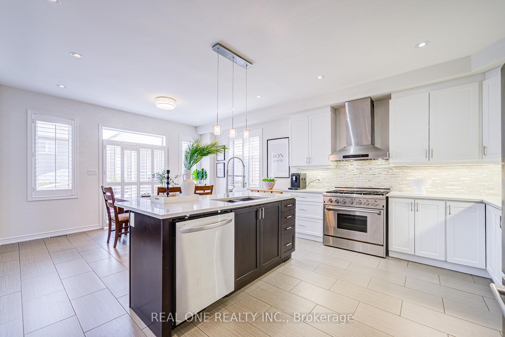 Photo 12 of 248 Raymond Road, Hamilton, Meadowlands — HOMEH