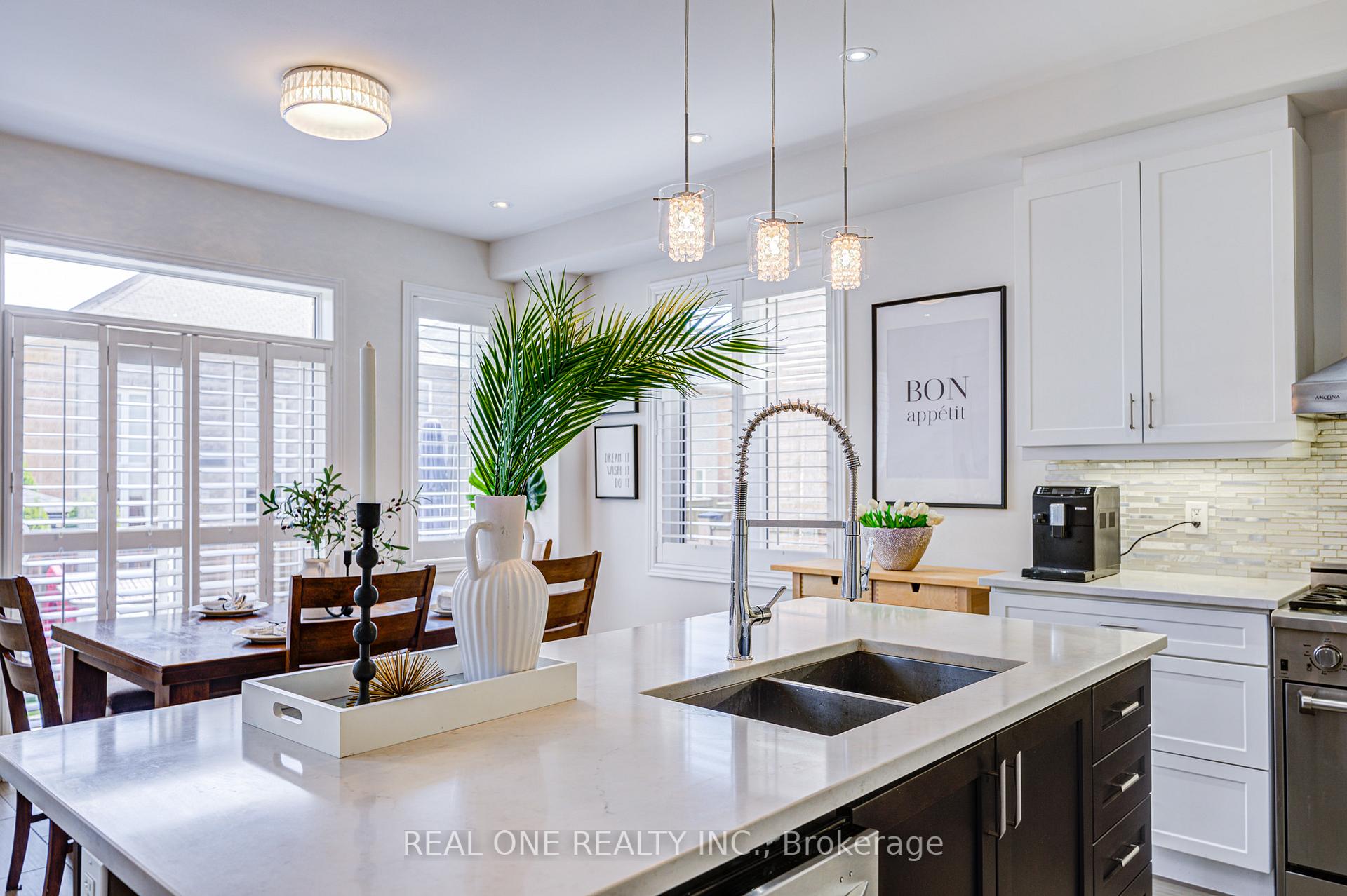 Photo 10 of 248 Raymond Road, Hamilton, Meadowlands — HOMEH