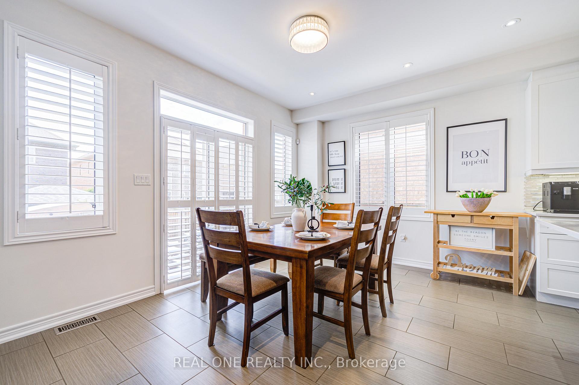Photo 25 of 248 Raymond Road, Hamilton, Meadowlands — HOMEH