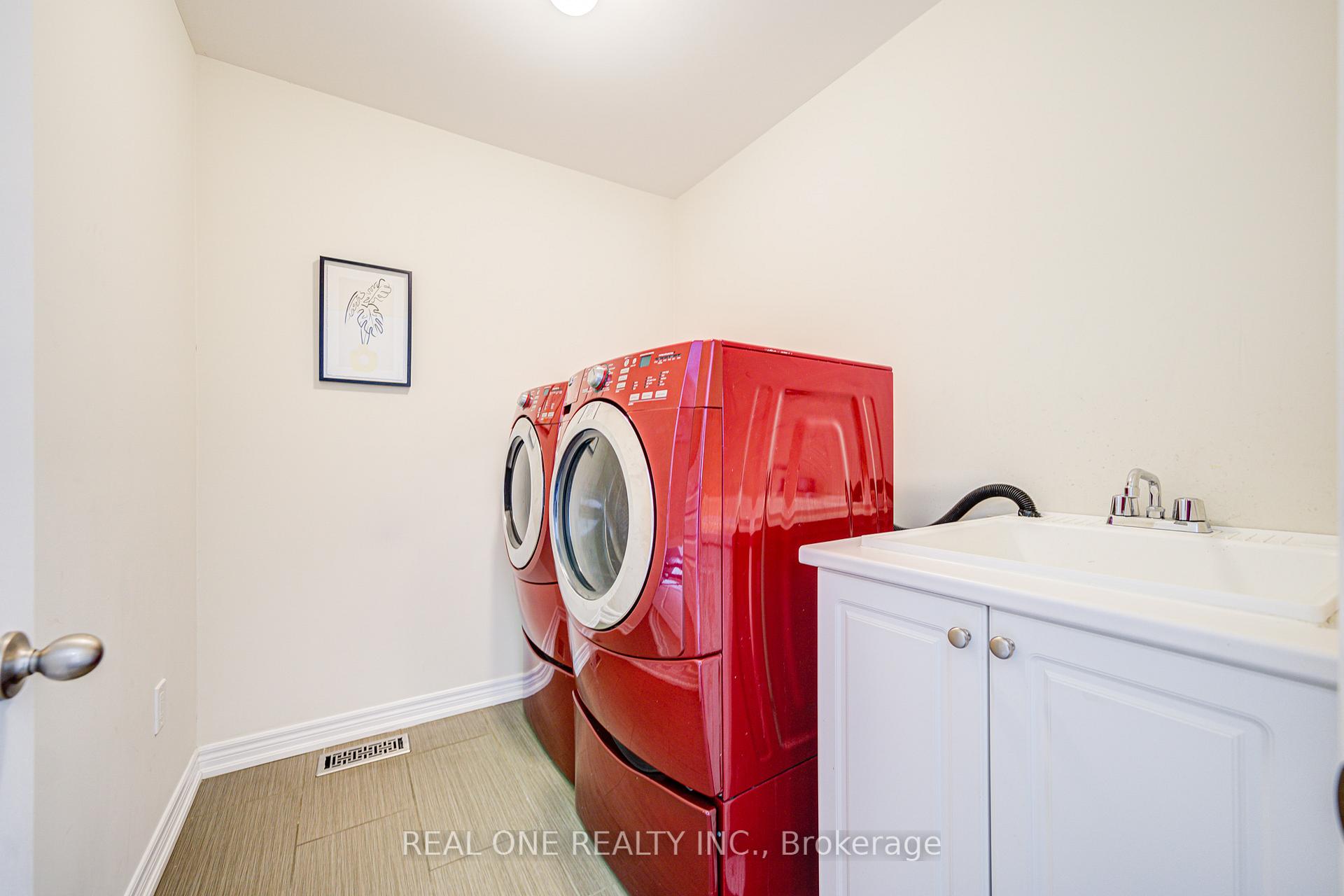 Photo 33 of 248 Raymond Road, Hamilton, Meadowlands — HOMEH
