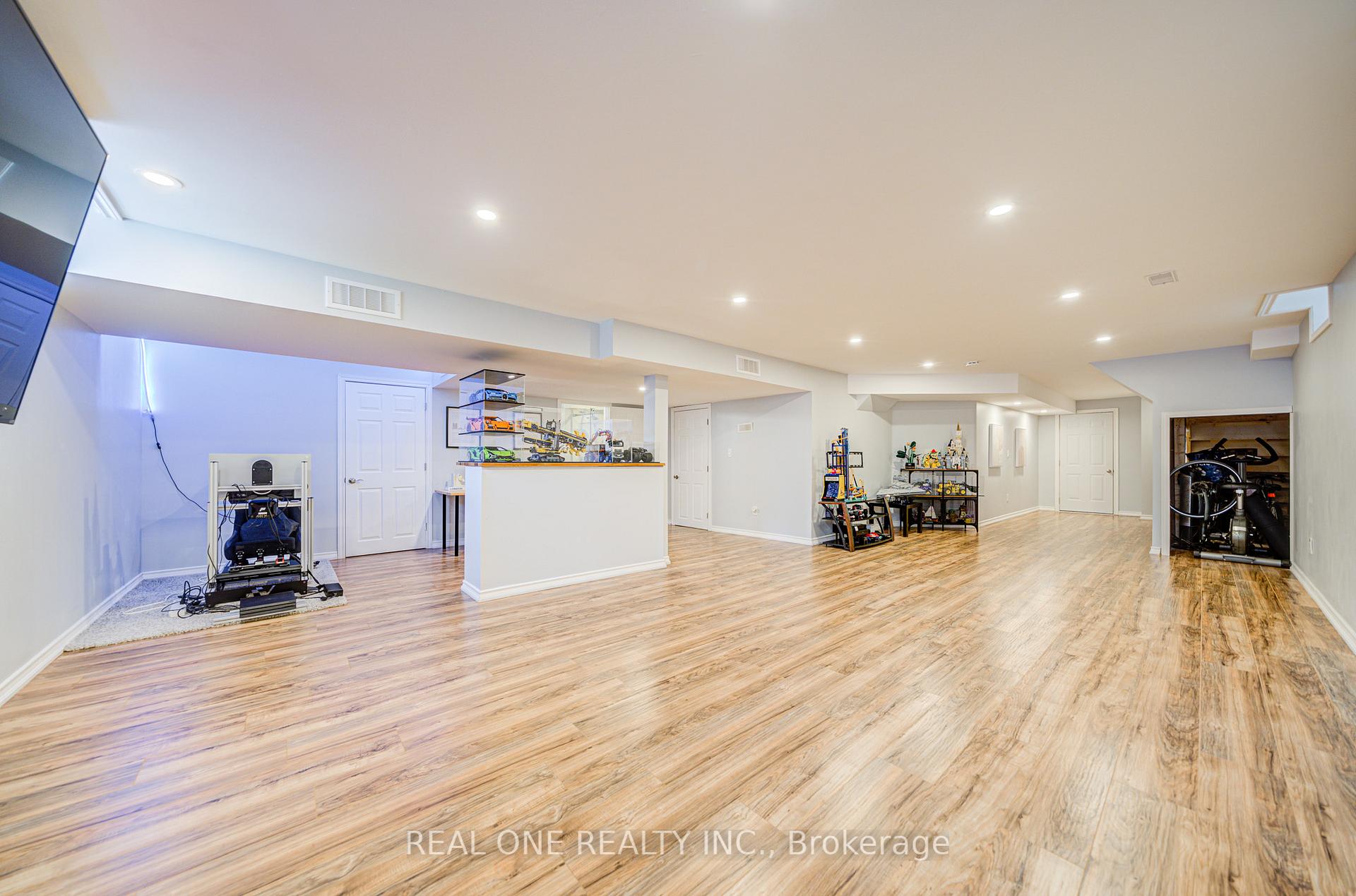 Photo 42 of 248 Raymond Road, Hamilton, Meadowlands — HOMEH