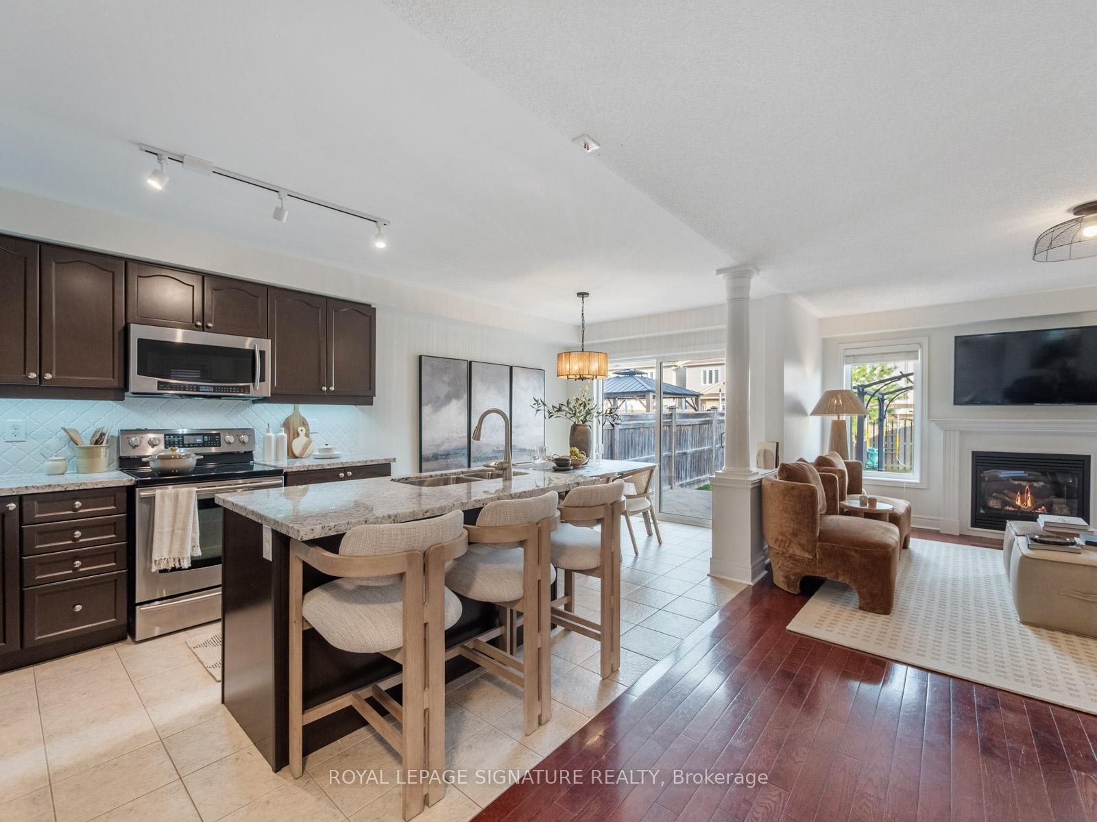 Photo 2 of 37 Dewell Crescent, Clarington, Courtice — HOMEH