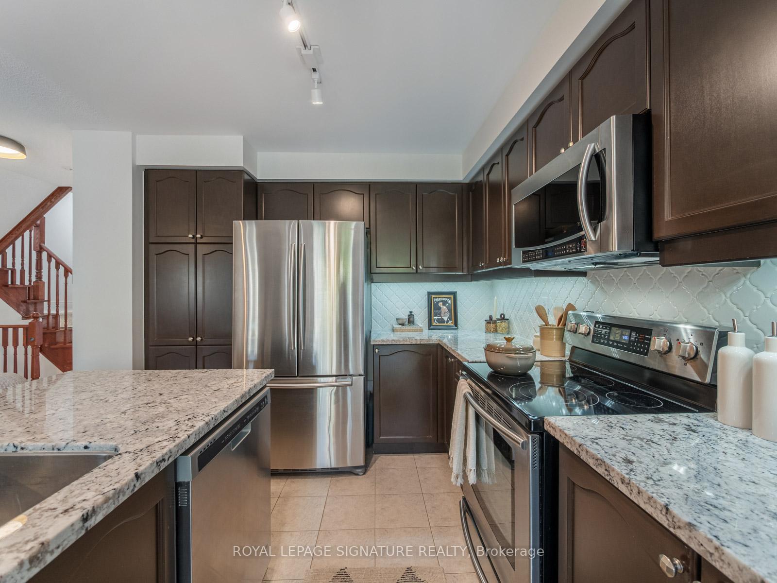 Photo 8 of 37 Dewell Crescent, Clarington, Courtice — HOMEH