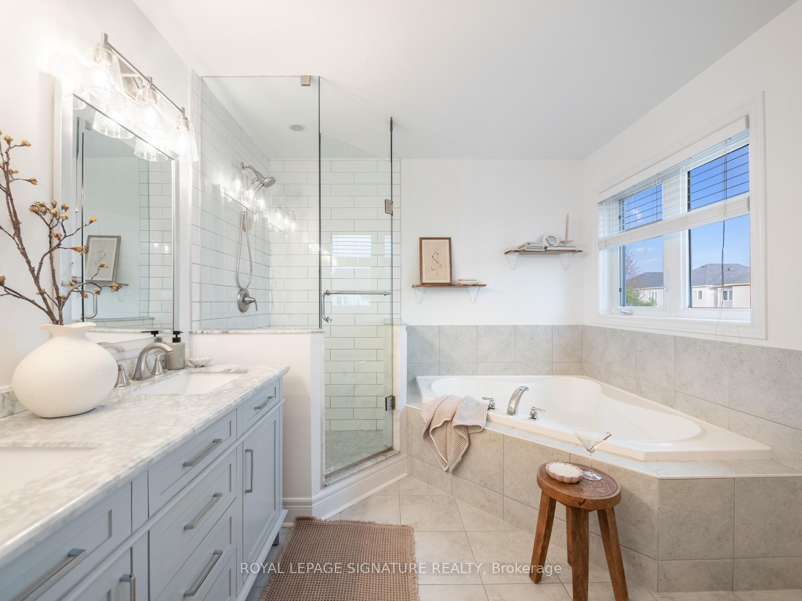 Photo 16 of 37 Dewell Crescent, Clarington, Courtice — HOMEH