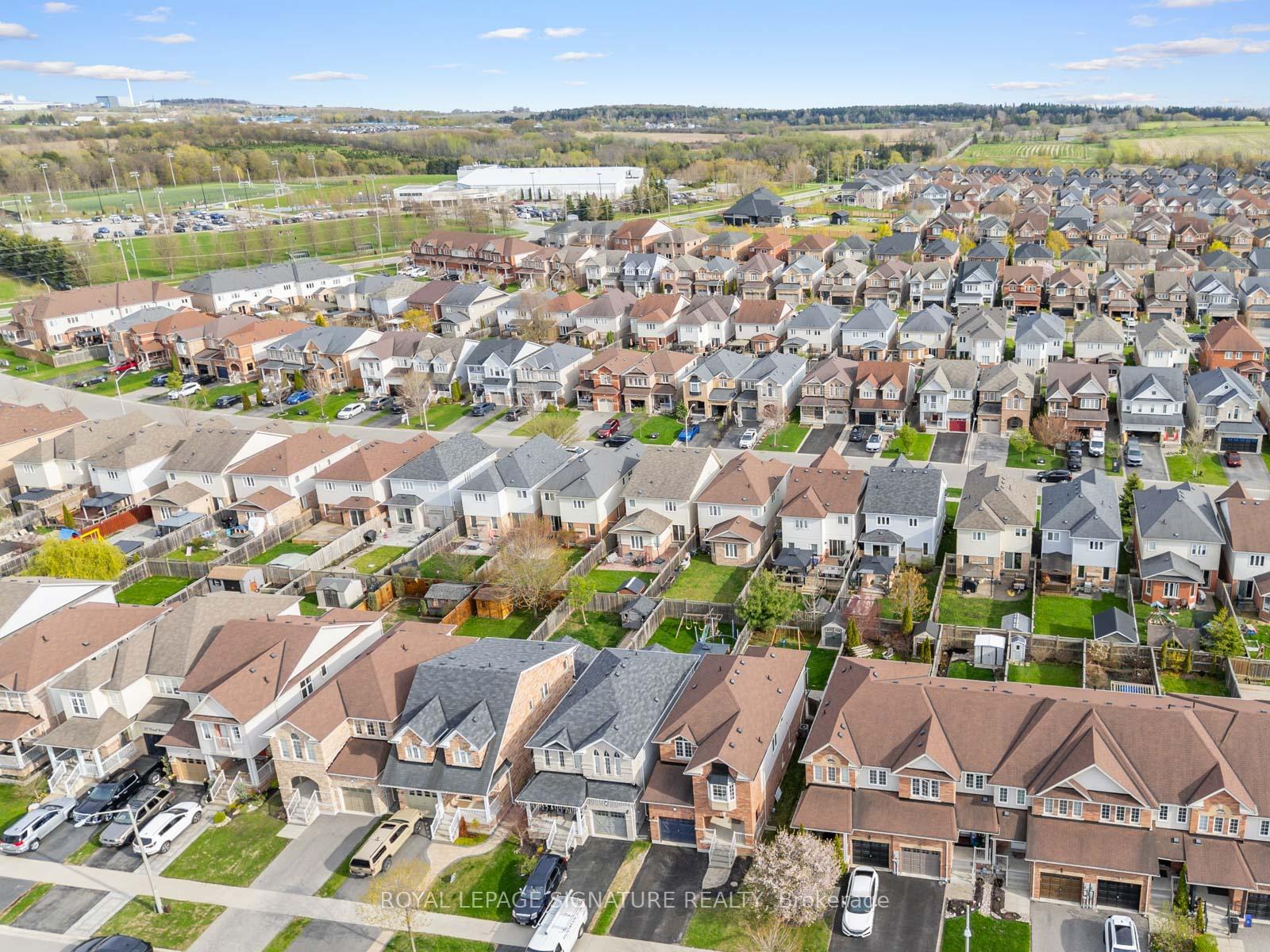 Photo 30 of 37 Dewell Crescent, Clarington, Courtice — HOMEH