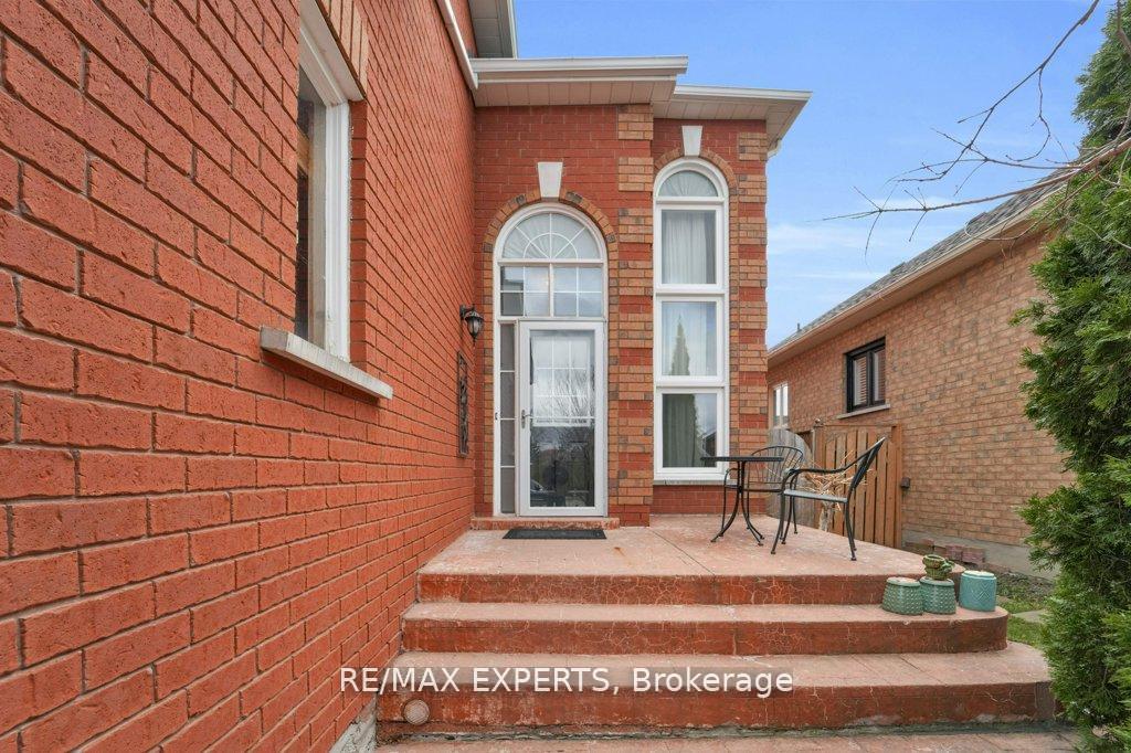 Photo 7 of 103 Fountainbridge Drive, Caledon, Bolton East — HOMEH