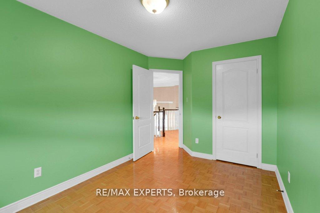 Photo 8 of 103 Fountainbridge Drive, Caledon, Bolton East — HOMEH