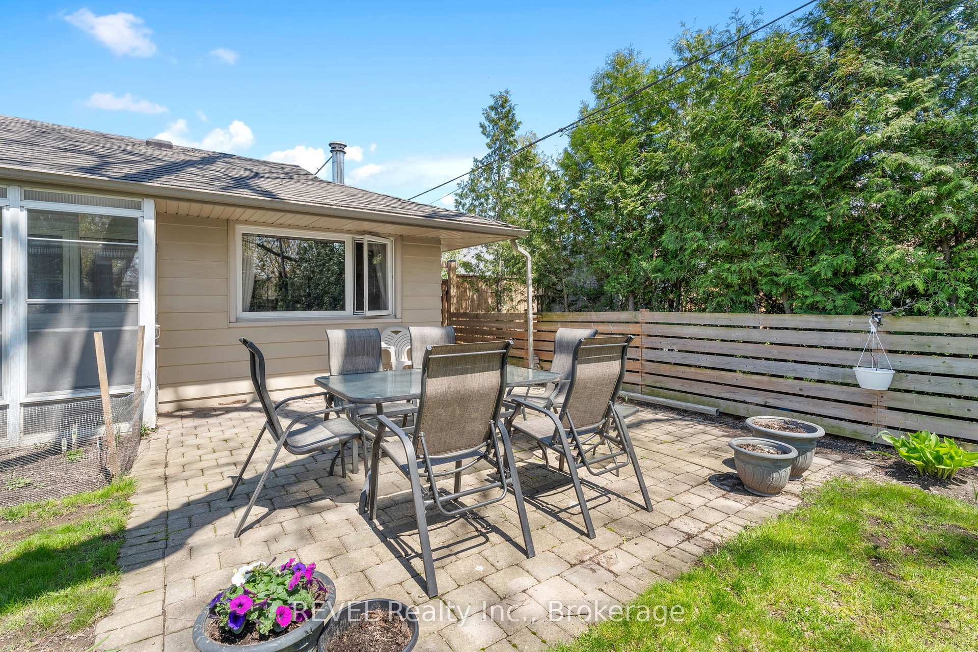 Photo 9 of 4 Lee Ann Place, St. Catharines, Vine/Linwell — HOMEH