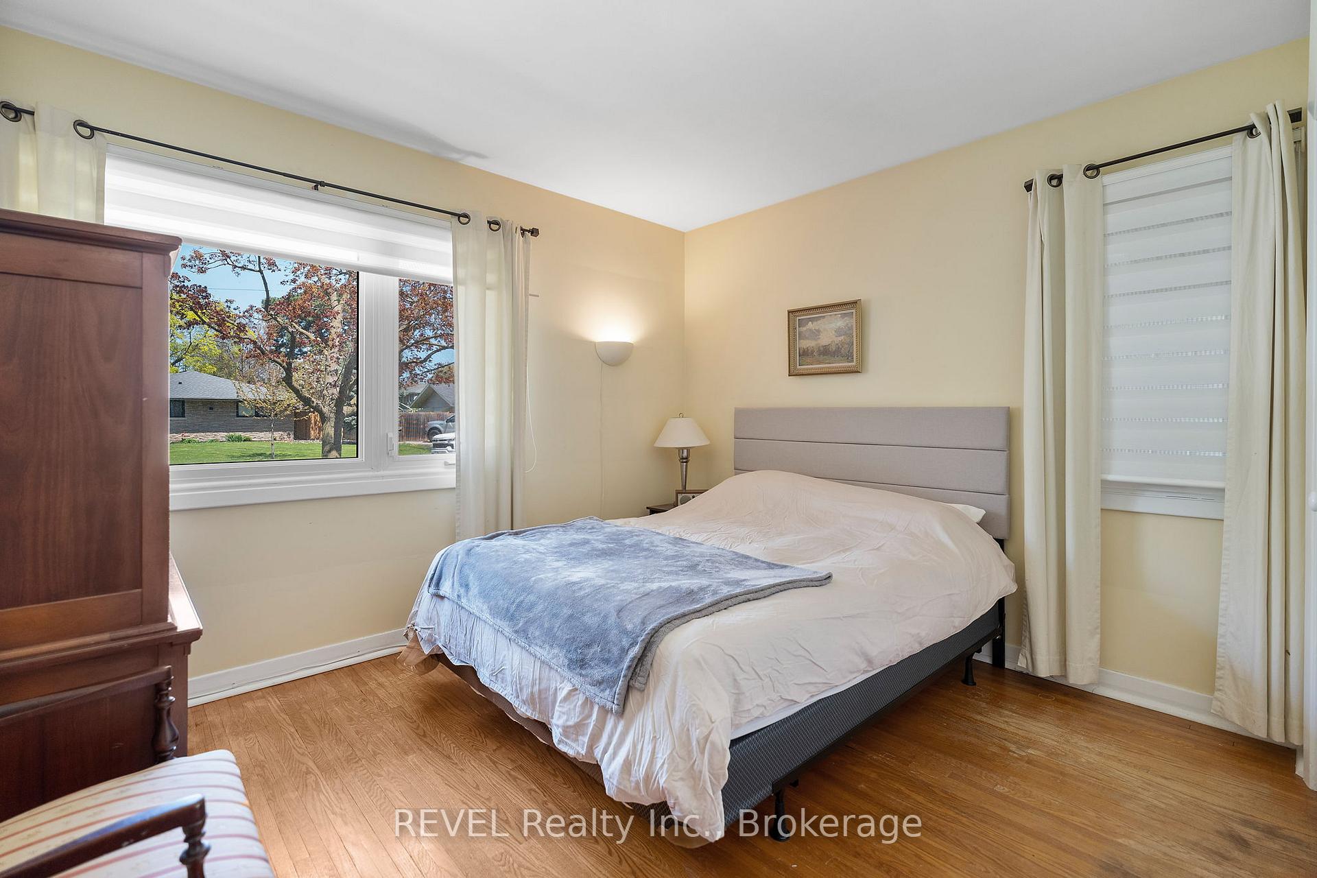 Photo 7 of 4 Lee Ann Place, St. Catharines, Vine/Linwell — HOMEH