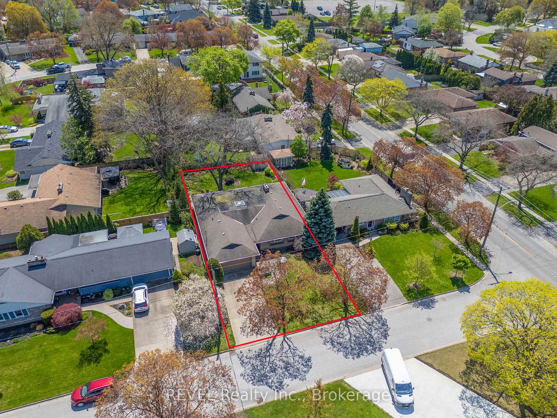 Photo 42 of 4 Lee Ann Place, St. Catharines, Vine/Linwell — HOMEH