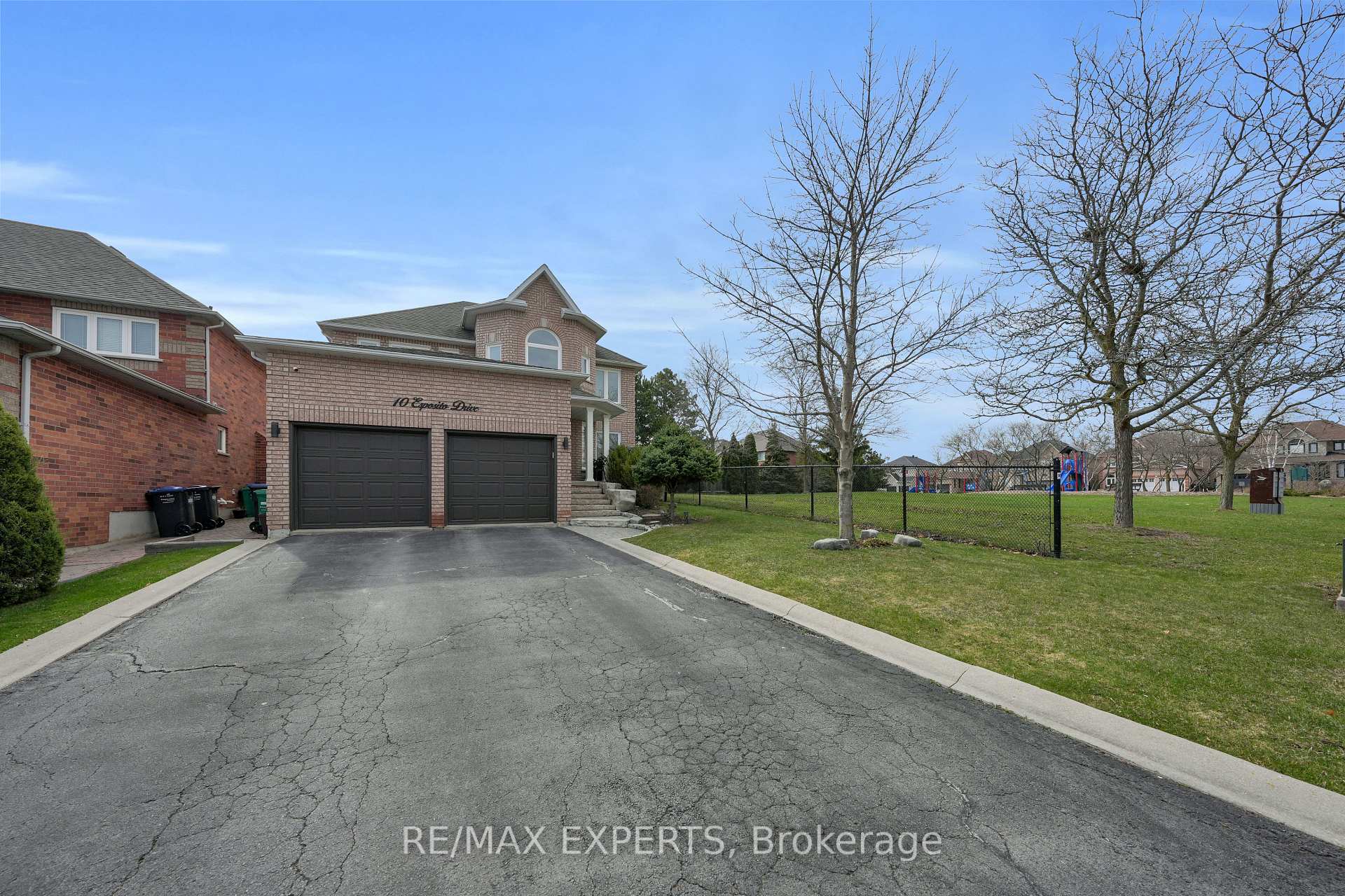 Photo 3 of 10 Esposito Drive, Caledon, Bolton East — HOMEH