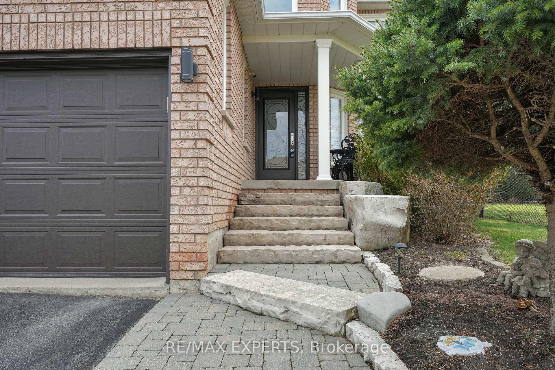 Photo 4 of 10 Esposito Drive, Caledon, Bolton East — HOMEH