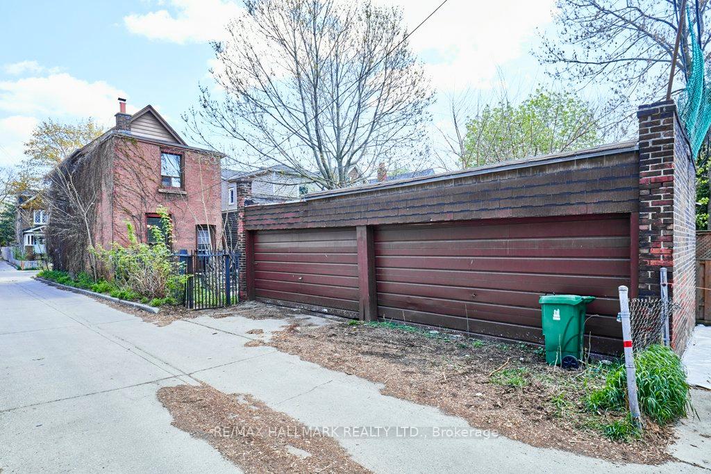 Photo 2 of 116 Hiawatha Road, Toronto, Greenwood-Coxwell — HOMEH