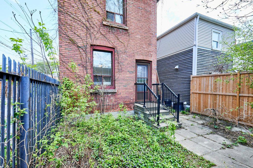 Photo 5 of 116 Hiawatha Road, Toronto, Greenwood-Coxwell — HOMEH