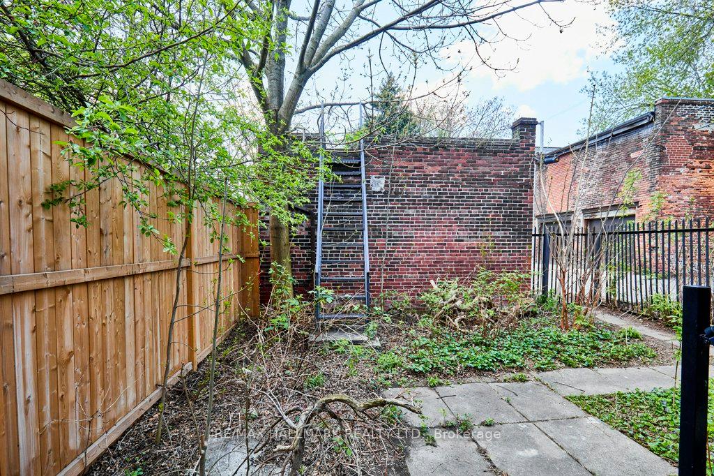 Photo 6 of 116 Hiawatha Road, Toronto, Greenwood-Coxwell — HOMEH