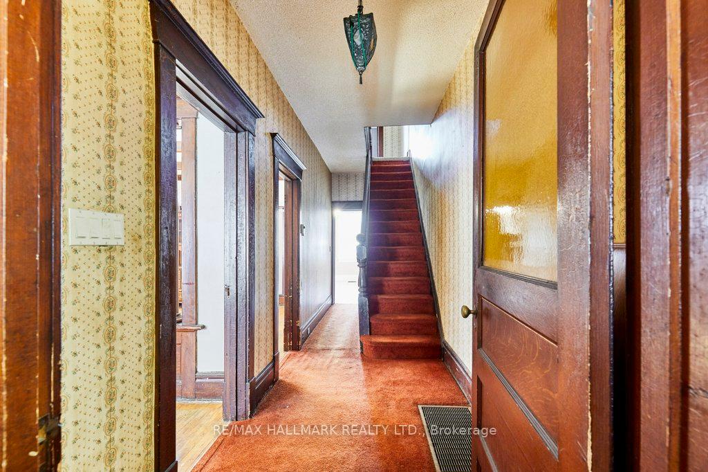 Photo 8 of 116 Hiawatha Road, Toronto, Greenwood-Coxwell — HOMEH