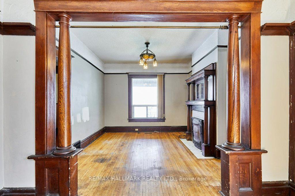 Photo 3 of 116 Hiawatha Road, Toronto, Greenwood-Coxwell — HOMEH