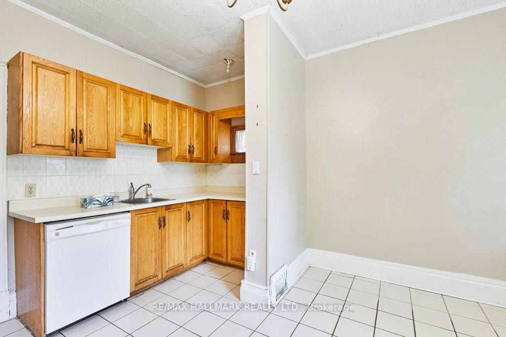Photo 17 of 116 Hiawatha Road, Toronto, Greenwood-Coxwell — HOMEH