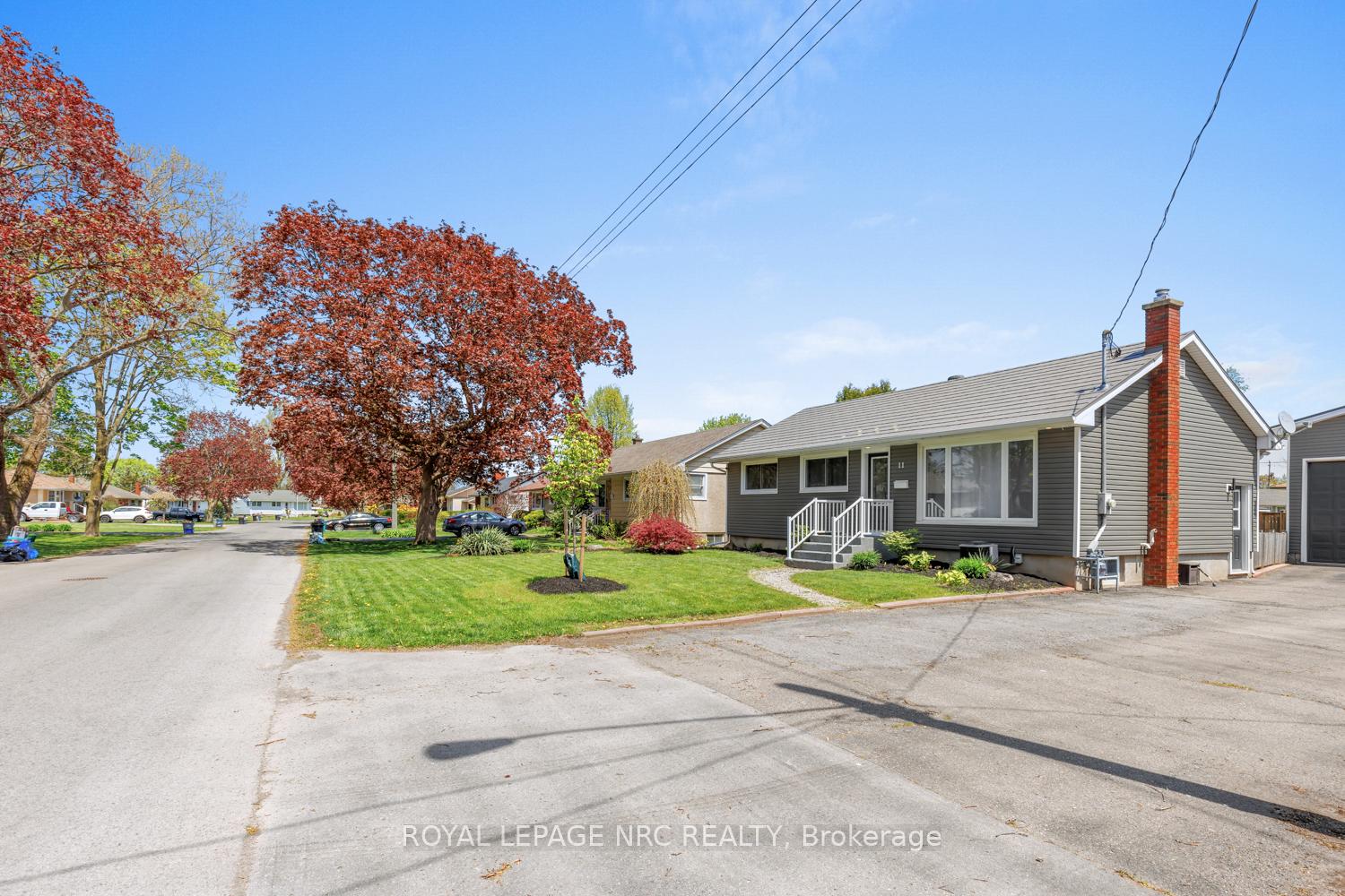 Photo 4 of 11 Albany Drive, St. Catharines, Lakeport — HOMEH
