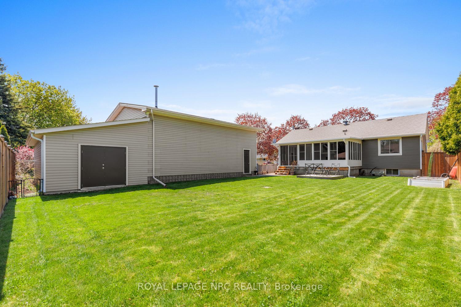 Photo 3 of 11 Albany Drive, St. Catharines, Lakeport — HOMEH