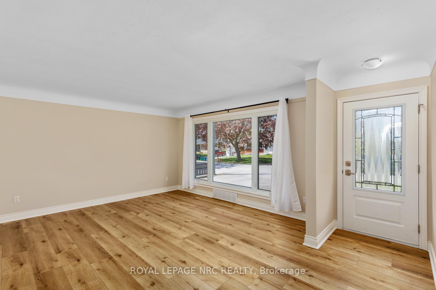 Photo 16 of 11 Albany Drive, St. Catharines, Lakeport — HOMEH