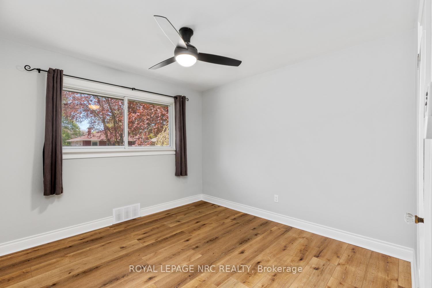 Photo 25 of 11 Albany Drive, St. Catharines, Lakeport — HOMEH