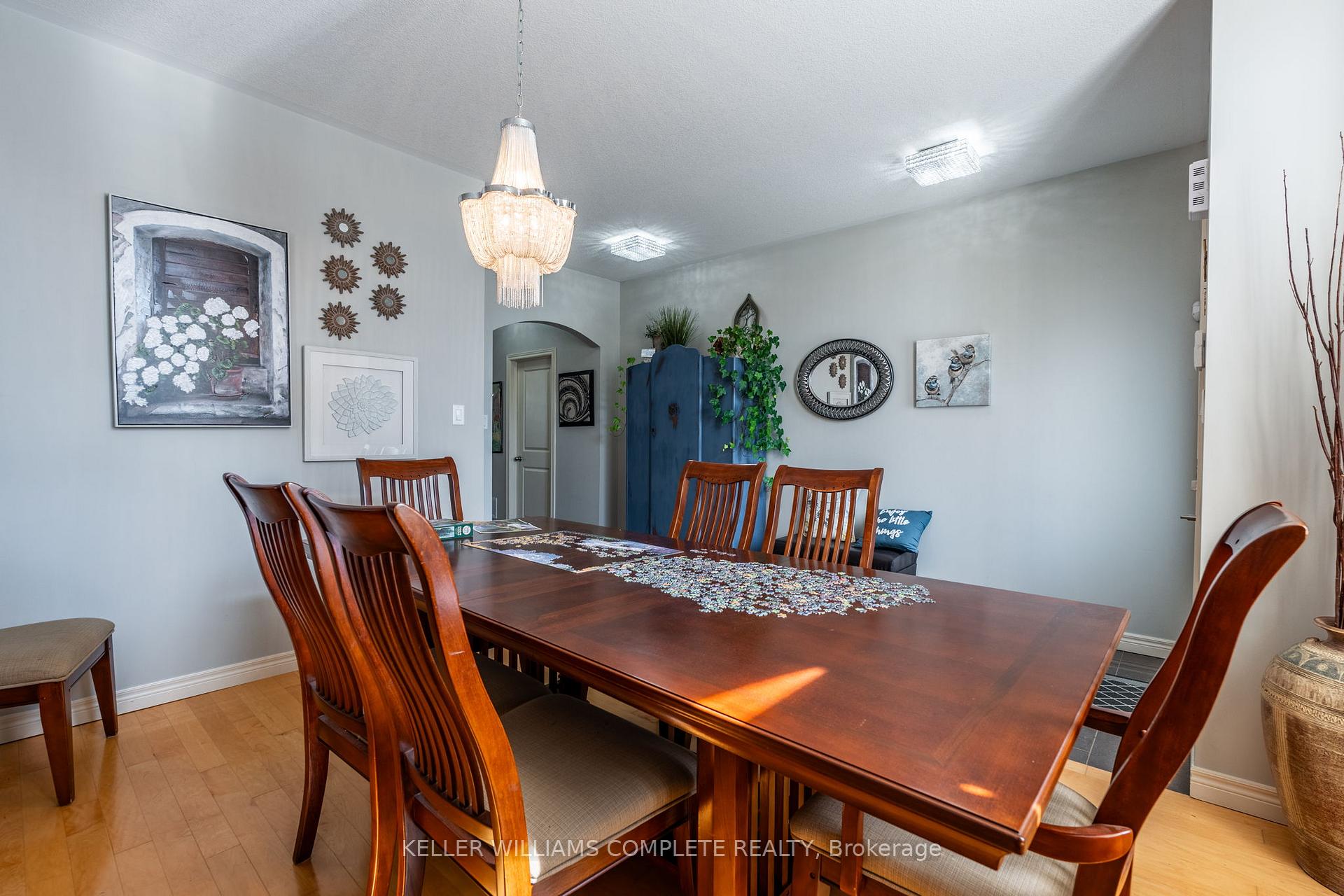 Photo 8 of 11 O'Leary Drive, Hamilton, Meadowlands — HOMEH