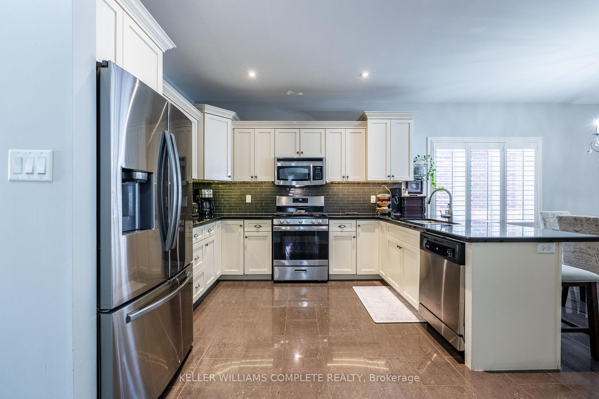 Photo 3 of 11 O'Leary Drive, Hamilton, Meadowlands — HOMEH