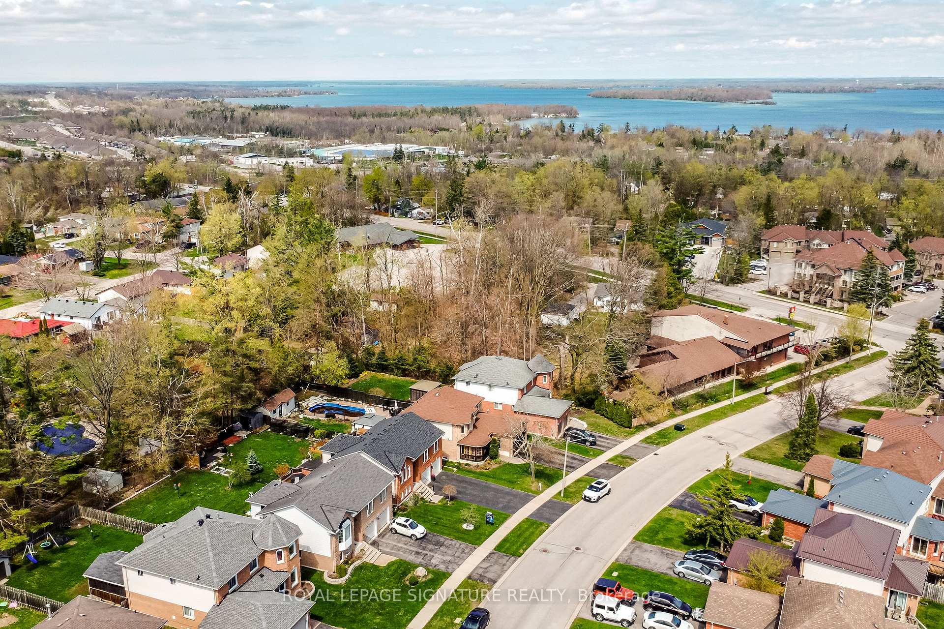 Photo 3 of 12 Frontier Avenue, Orillia — HOMEH