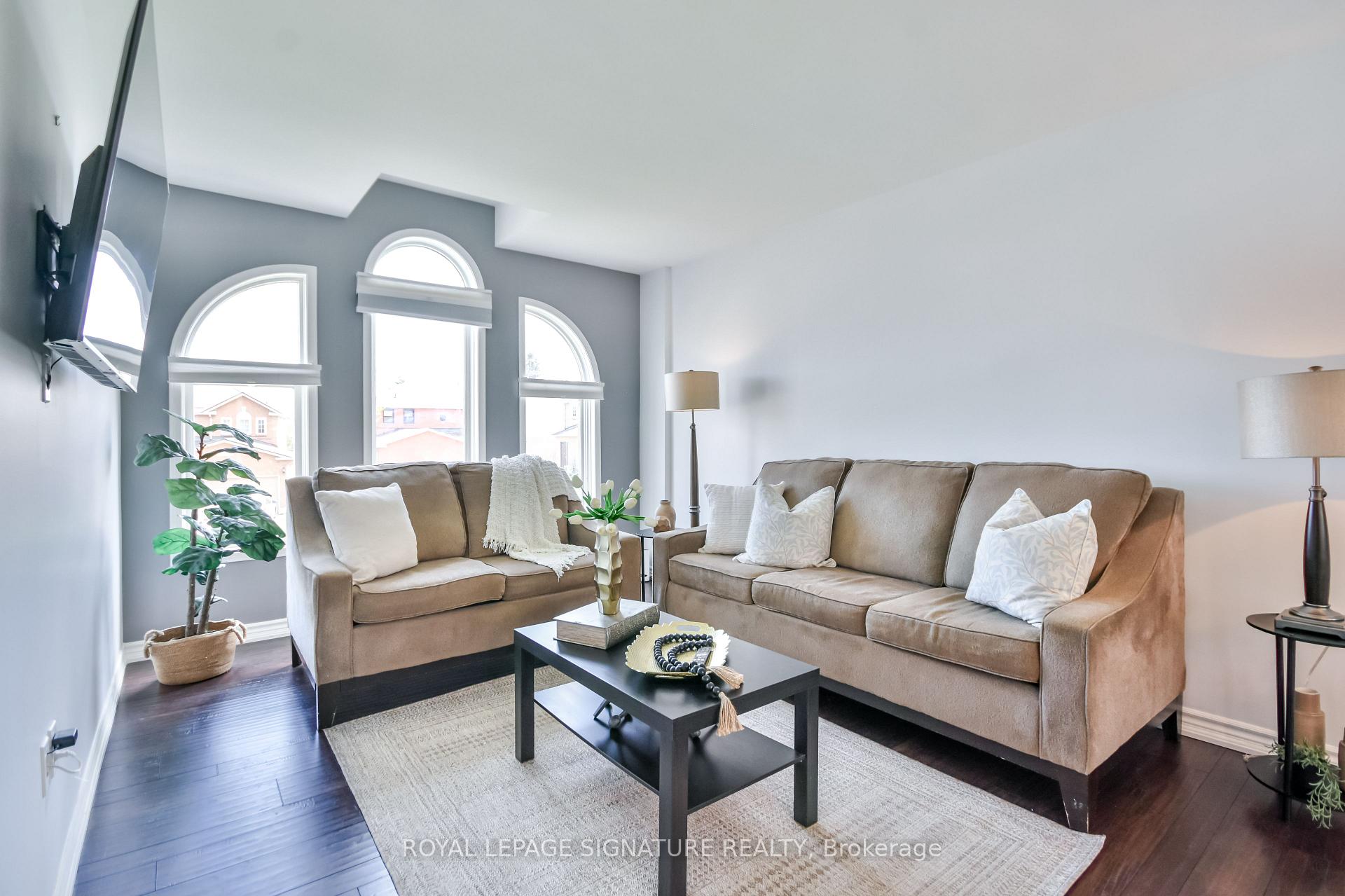 Photo 13 of 12 Frontier Avenue, Orillia — HOMEH