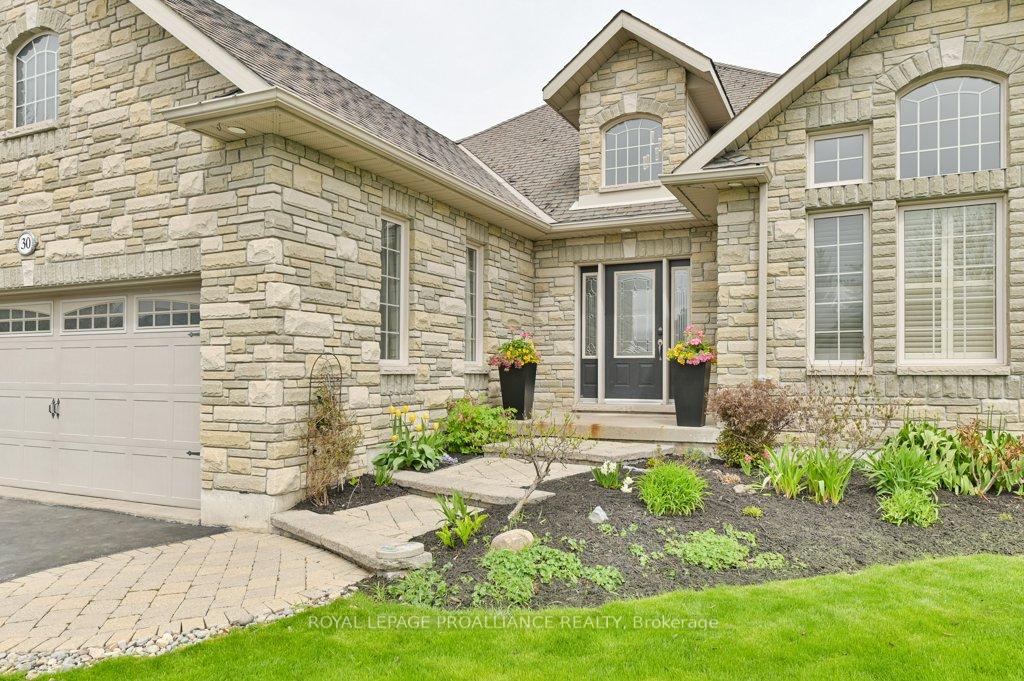Photo 3 of 30 Cooke Court, Belleville — HOMEH