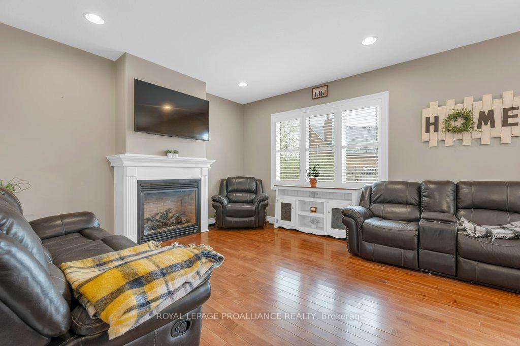 Photo 8 of 30 Cooke Court, Belleville — HOMEH