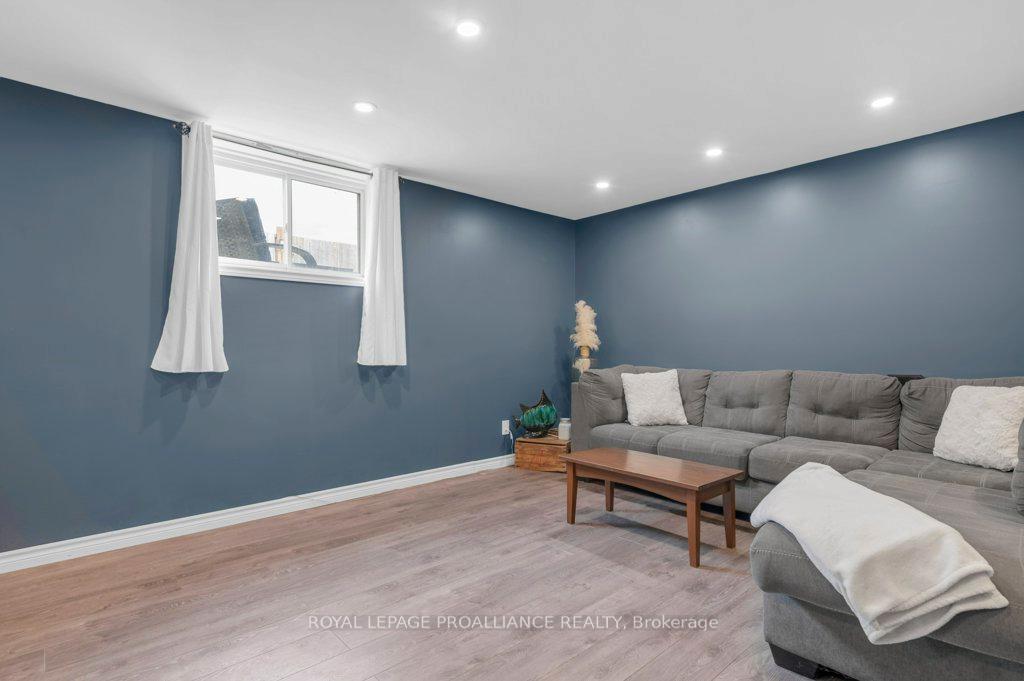 Photo 20 of 30 Cooke Court, Belleville — HOMEH